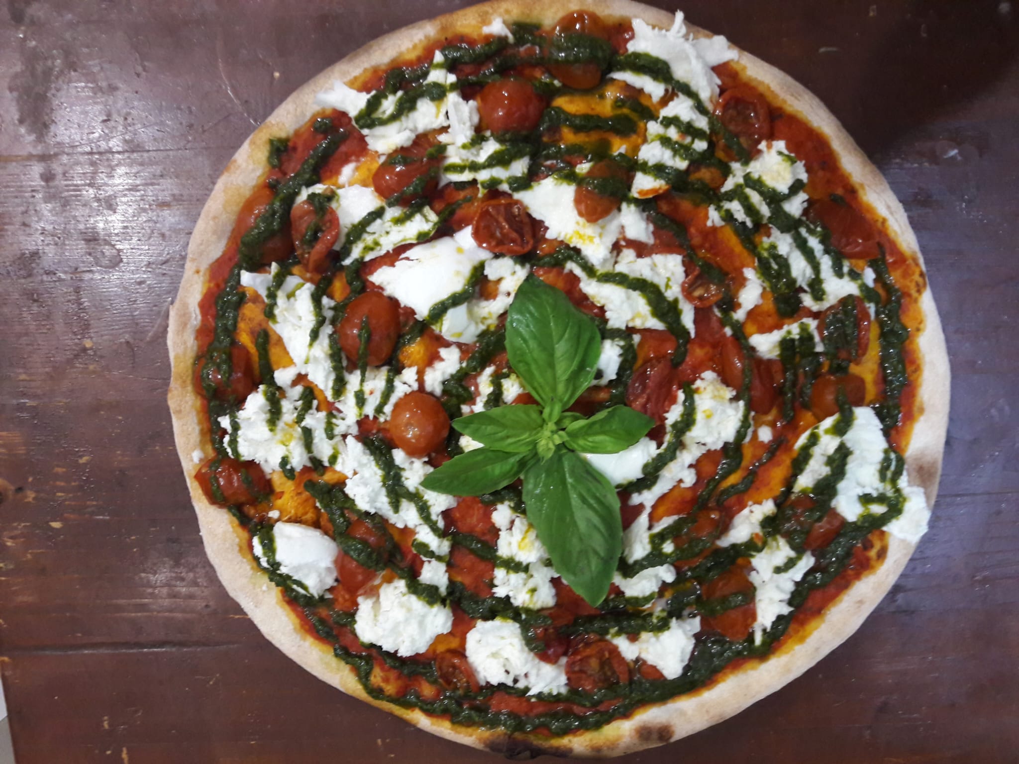 Home Pizza artigianale appena sfornata